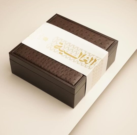Indulge in elegance with the Asateer Perfume Gift Set, featuring two full-sized perfumes and two travel-sized minis, elegantly housed in a luxurious gift box. Crafted with premium ingredients, each scent delivers long-lasting depth and sophistication.